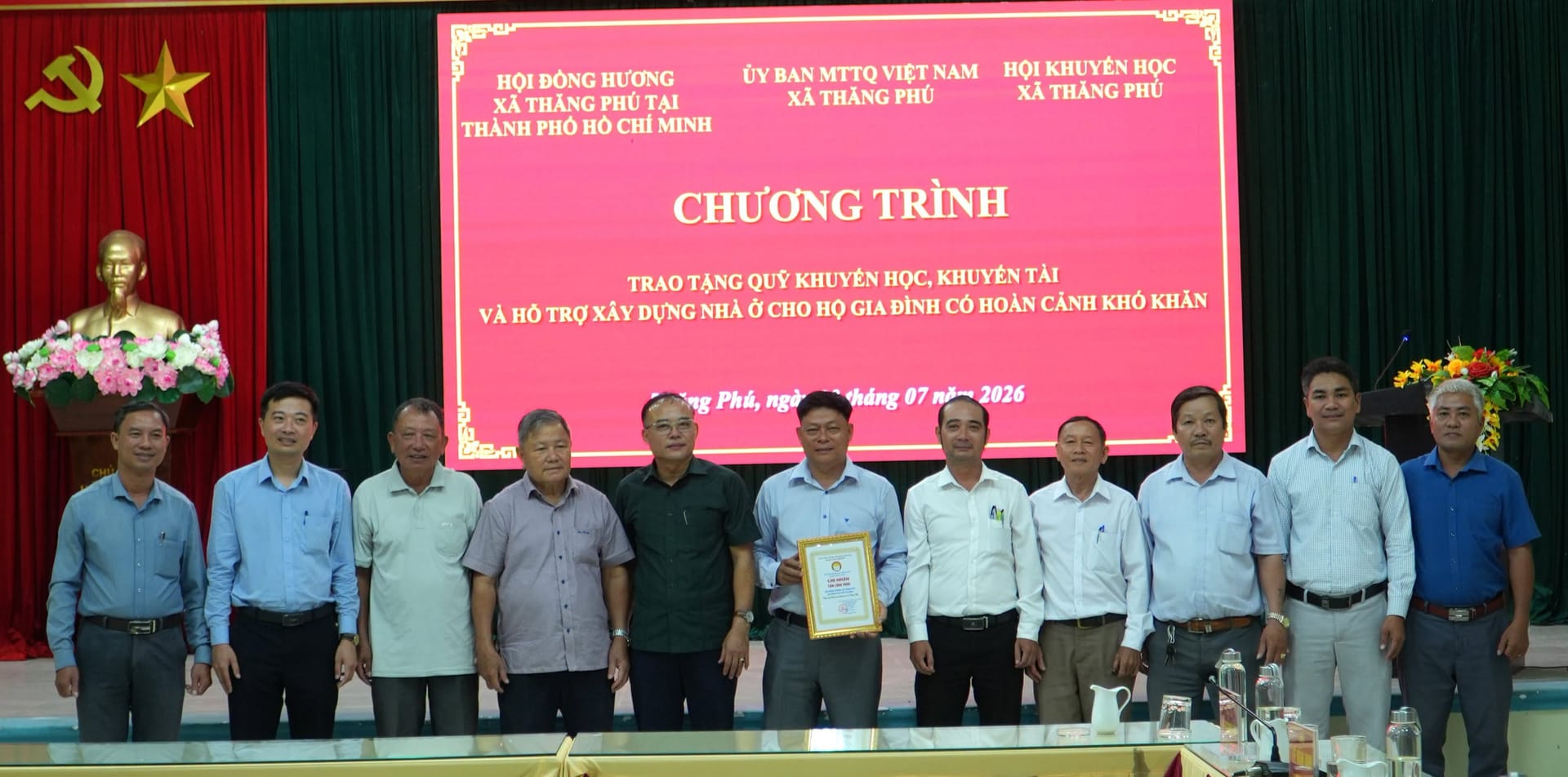 Hội Đồng Hương Thăng Phú trao tặng 120 triệu đồng hỗ trợ an sinh và khuyến học cho quê hương